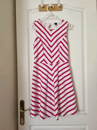 Vestido rayado rosa y blanco - miniatura 1