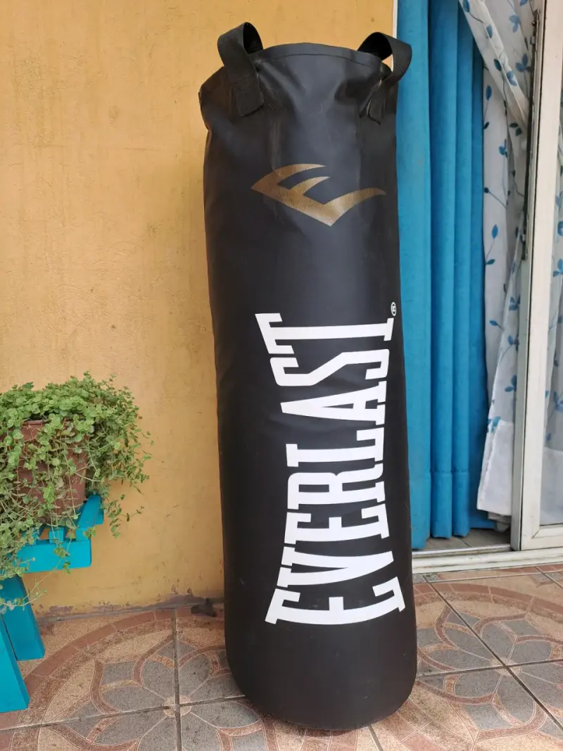 Saco de boxeo Everlast negro - 1