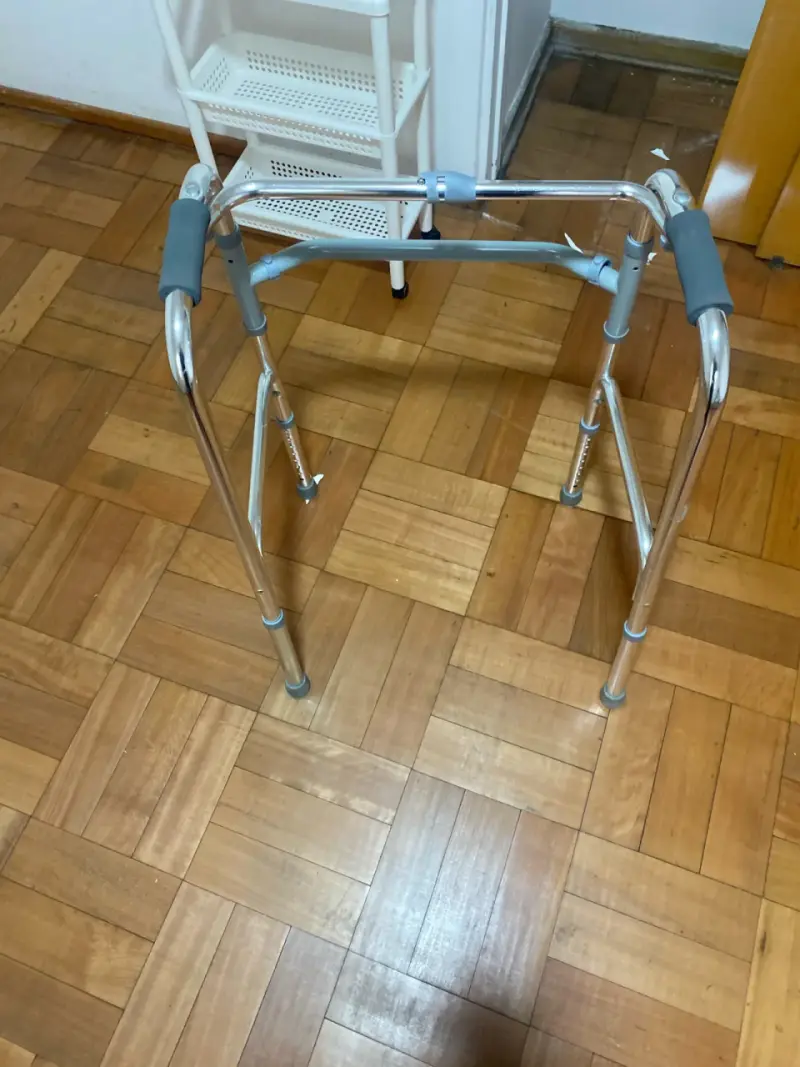 Caminador plegable de aluminio
