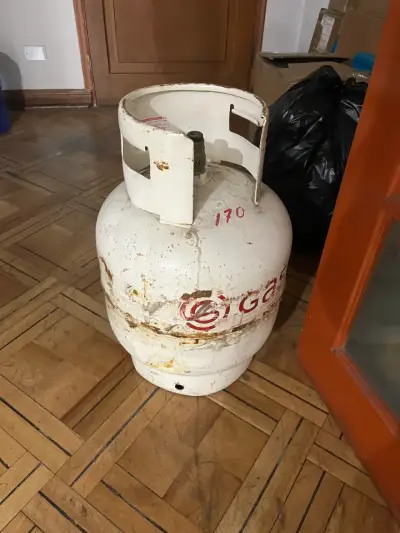 Estufa a gas negra + Balon 15 kg - miniatura 2