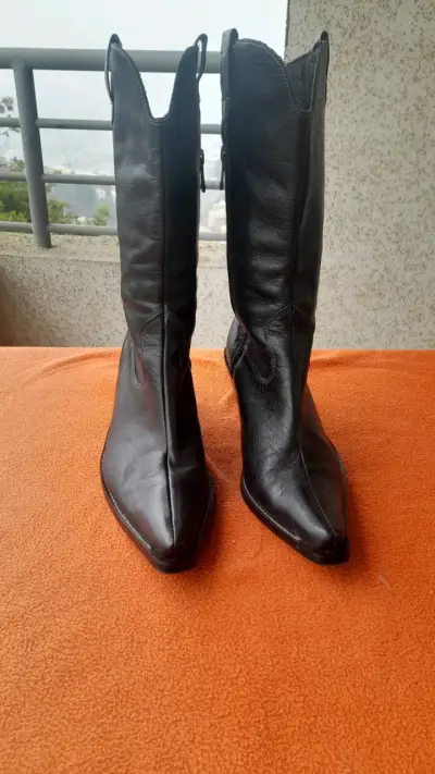 Botas vaqueras Pollini de cuero negro - miniatura 1