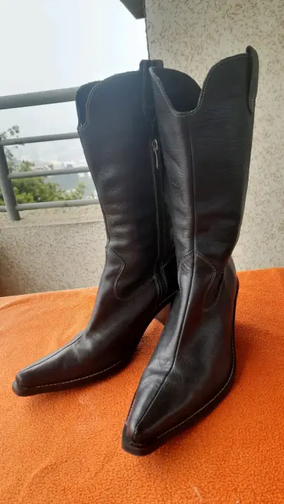 Botas vaqueras Pollini de cuero negro - miniatura 2