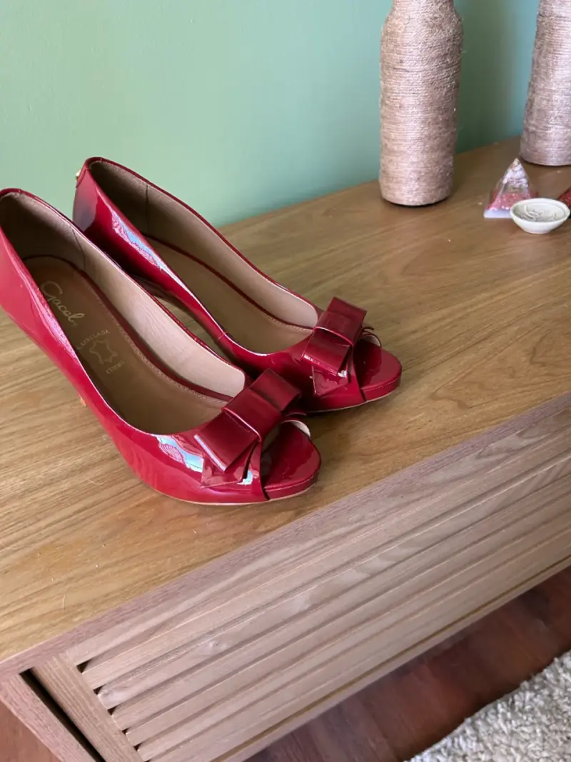 Zapatos rojos con moño - 1