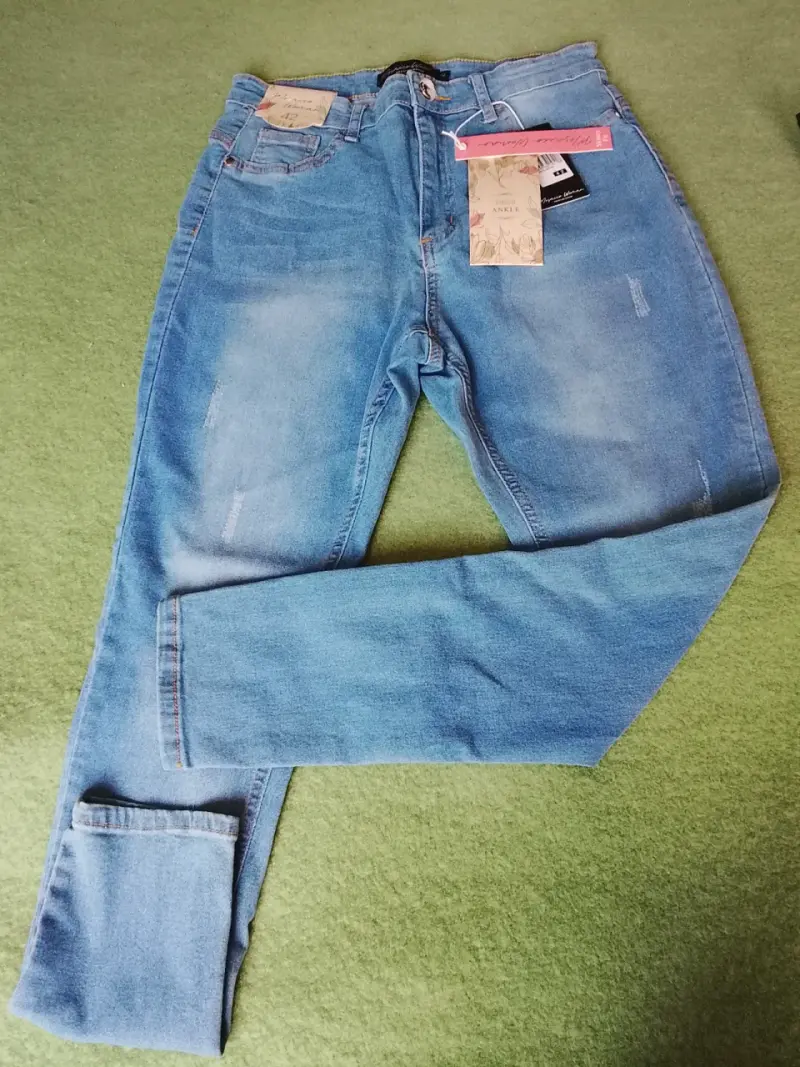 Jeans azul claros con etiqueta - 1