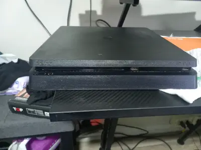 Consola Sony PlayStation 4 - miniatura 1