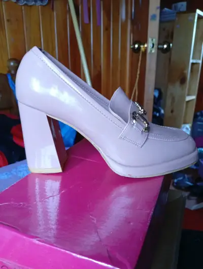 Zapatos de tacón rosados - miniatura 1