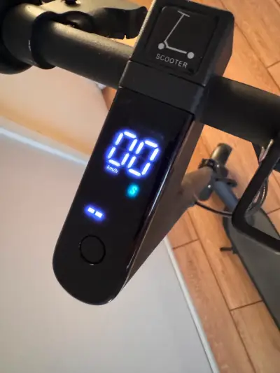 Scooter eléctrico negro - miniatura 2