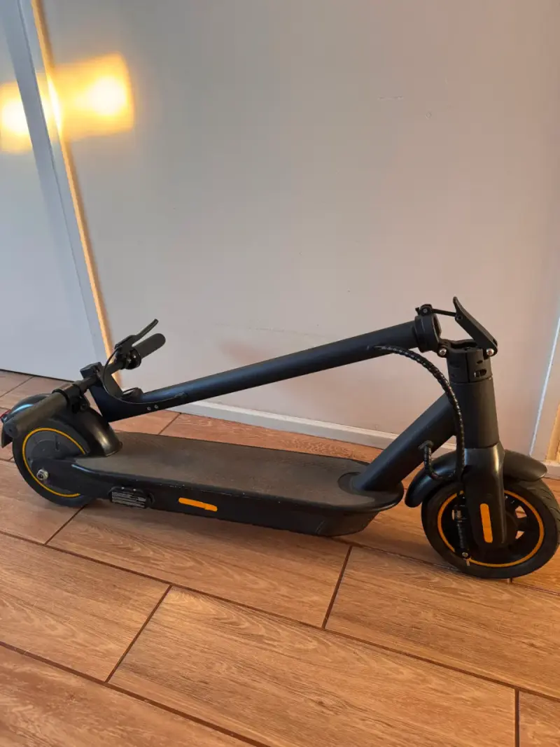 Scooter eléctrico negro - 3