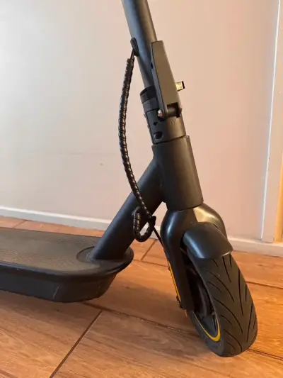 Scooter eléctrico negro - miniatura 5