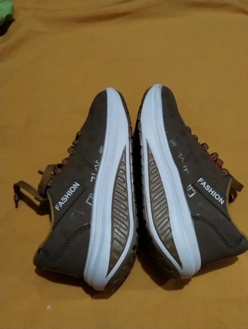 Zapatillas deportivas grises - 1