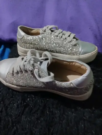 Zapatillas plateadas brillantes - miniatura 1