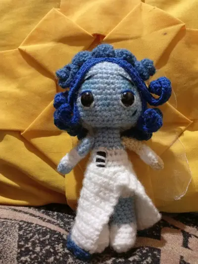 Muñeca amigurumi azul - miniatura 2