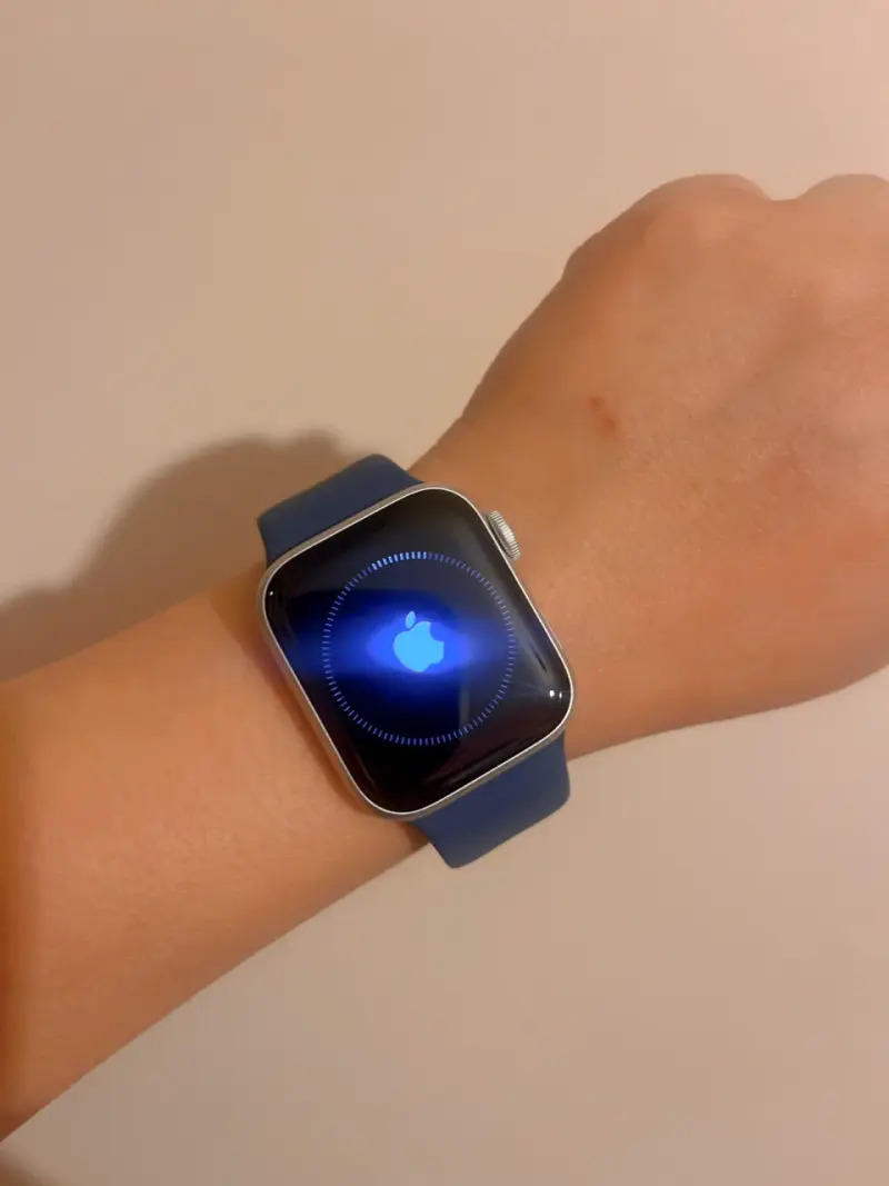 Smartwatch con correa azul