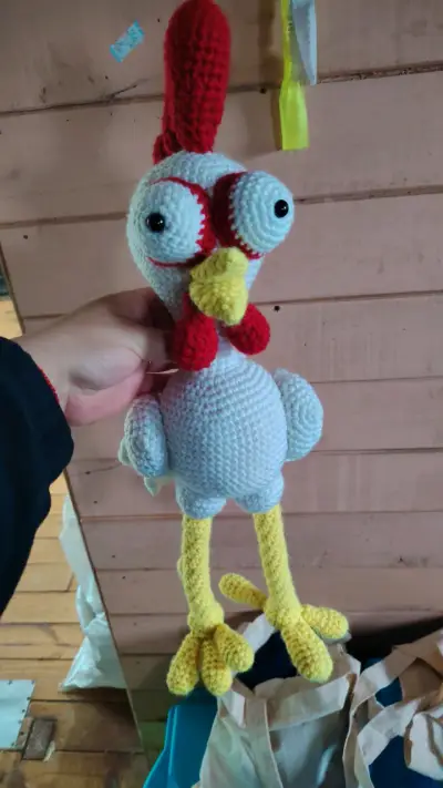 Muñeco de crochet gallina turuleca - miniatura 1