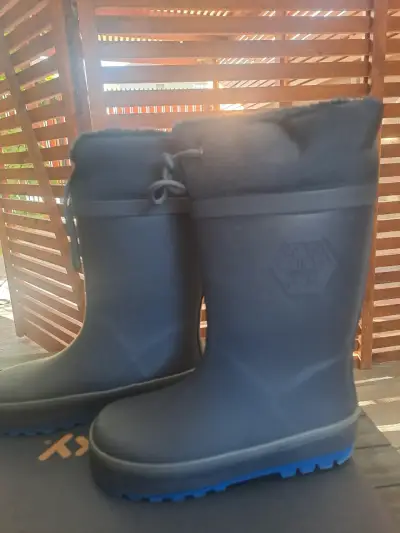 Botas negras con forro térmico - miniatura 3