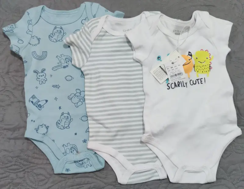 Conjunto de bodies de bebé