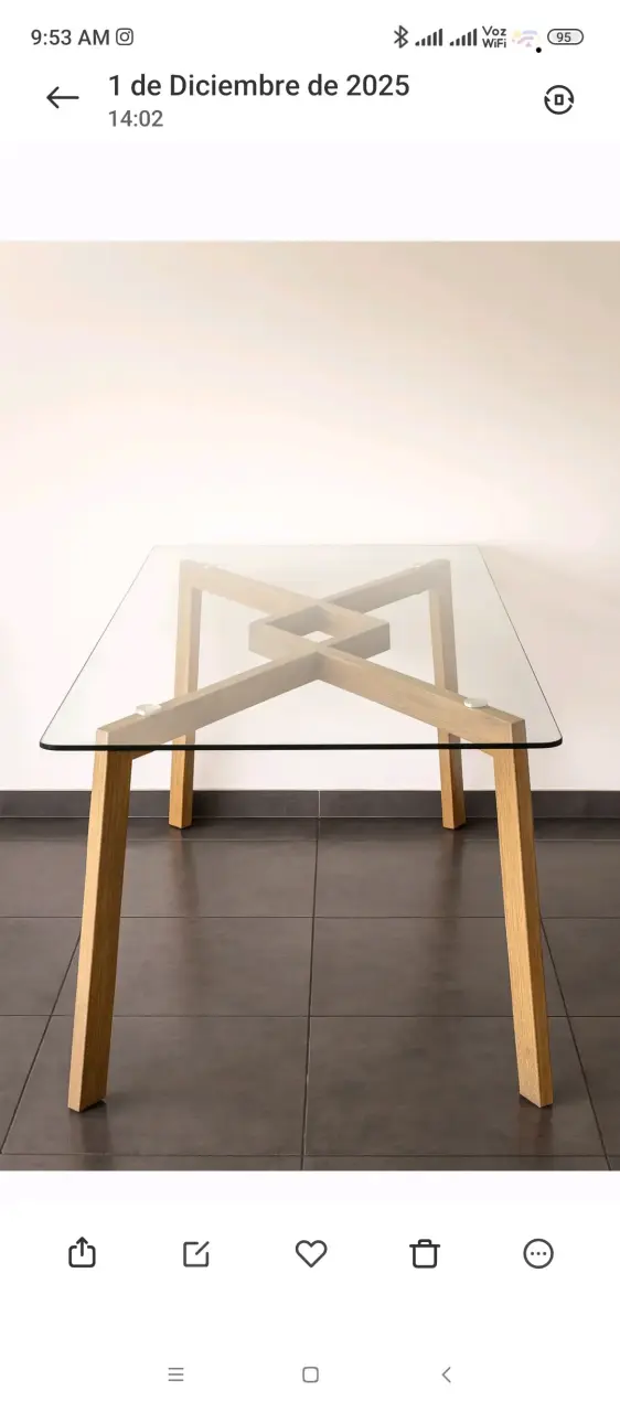 Mesa de vidrio con base de hierro