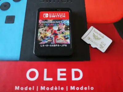Nintendo Switch OLED+ juego Mario Kart y SD 64 gb - miniatura 2