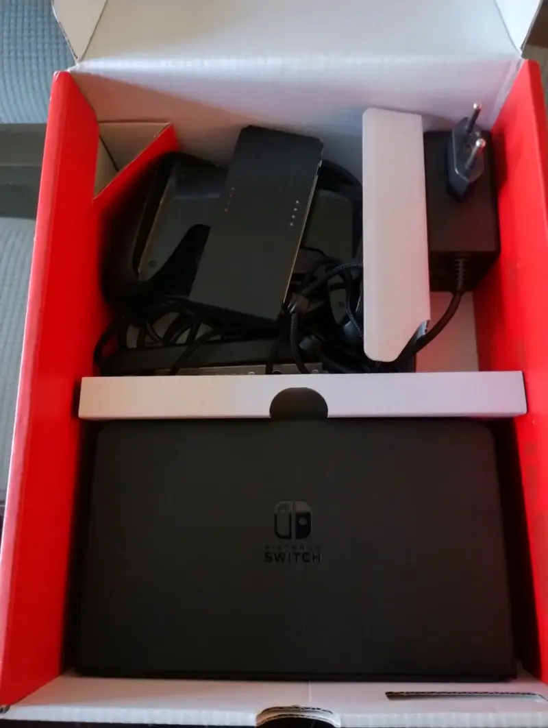 Nintendo Switch OLED+ juego Mario Kart y SD 64 gb - 4