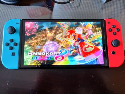 Nintendo Switch OLED+ juego Mario Kart y SD 64 gb - miniatura 5