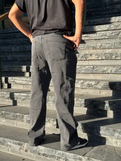 Pantalones cargo grises para hombre - miniatura 2