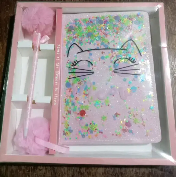 Set de libreta con glitter y lápiz