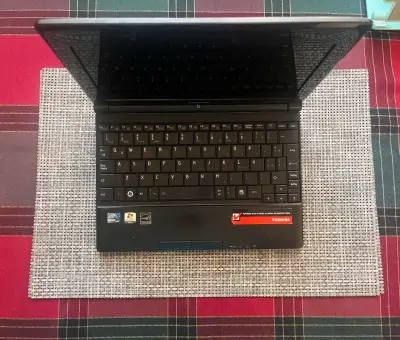 Notebook Toshiba en buen estado - miniatura 2