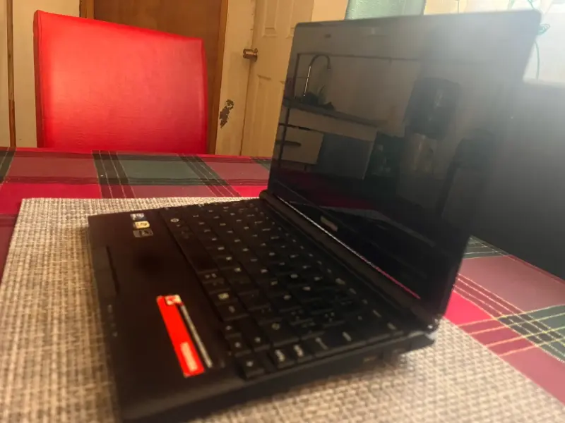 Notebook Toshiba en buen estado - 3