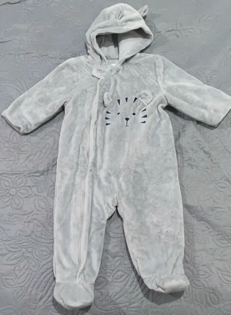 Enterito gris de bebé