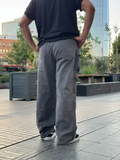 Pantalones cargo grises hombre - miniatura 2