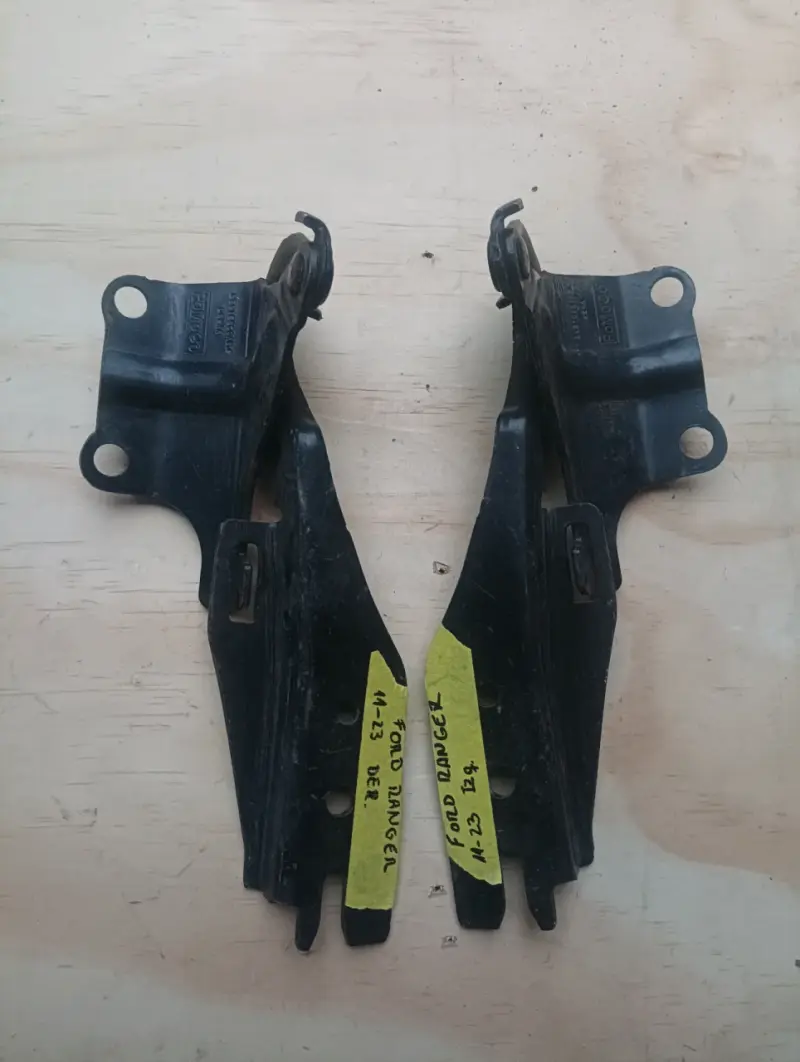 Bisagras de auto metálicas - 2