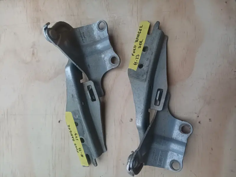 Bisagras de auto metálicas - 3