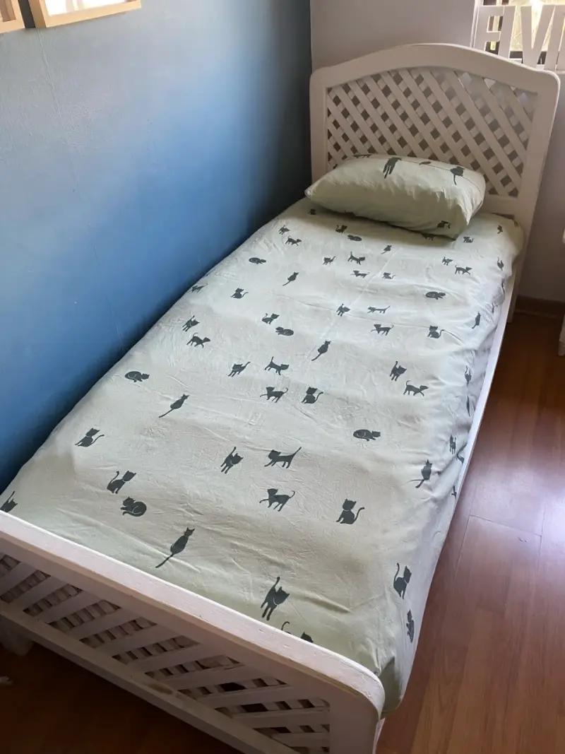 Cama infantil blanca con baranda - 3