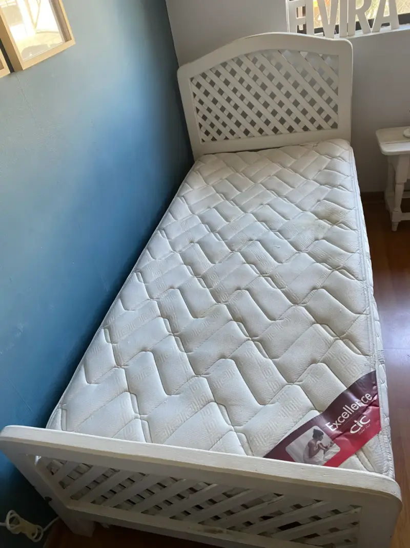 Cama infantil blanca con baranda - 5