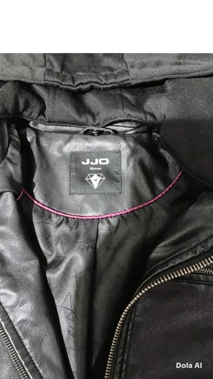 Chaqueta de cuero negra con capucha - 2