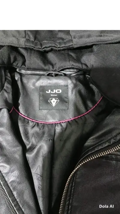 Chaqueta de cuero negra con capucha - miniatura 2