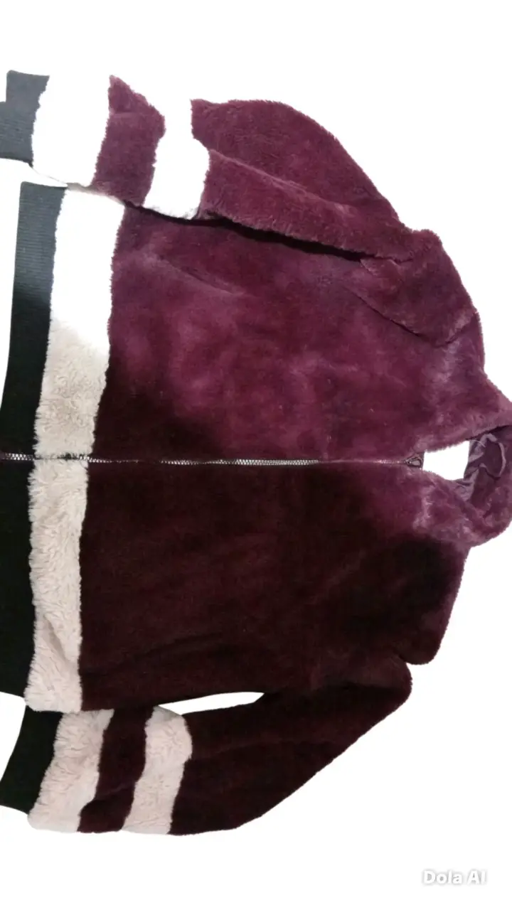 Chaqueta peluda morada