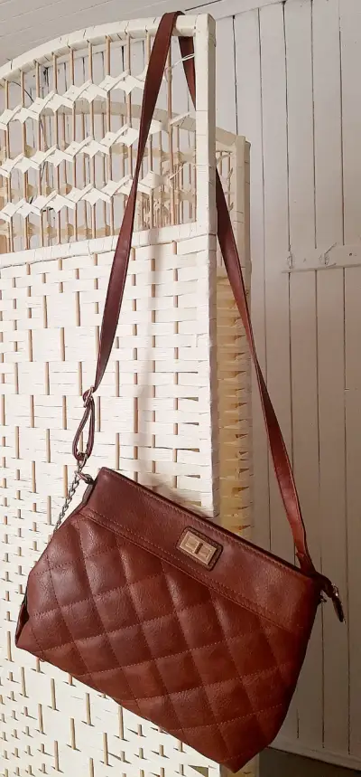 Cartera marrón con correa larga - miniatura 2