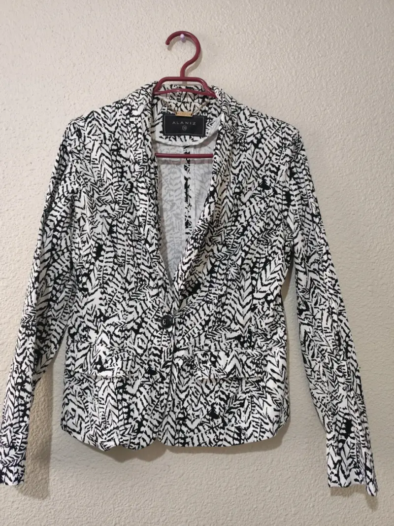 Blazer estampado blanco y negro - 1