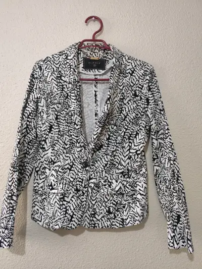Blazer estampado blanco y negro - miniatura 1