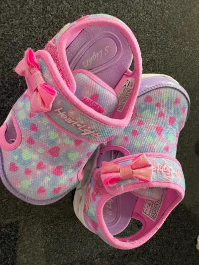 Sandalias rosadas para niñas - miniatura 3