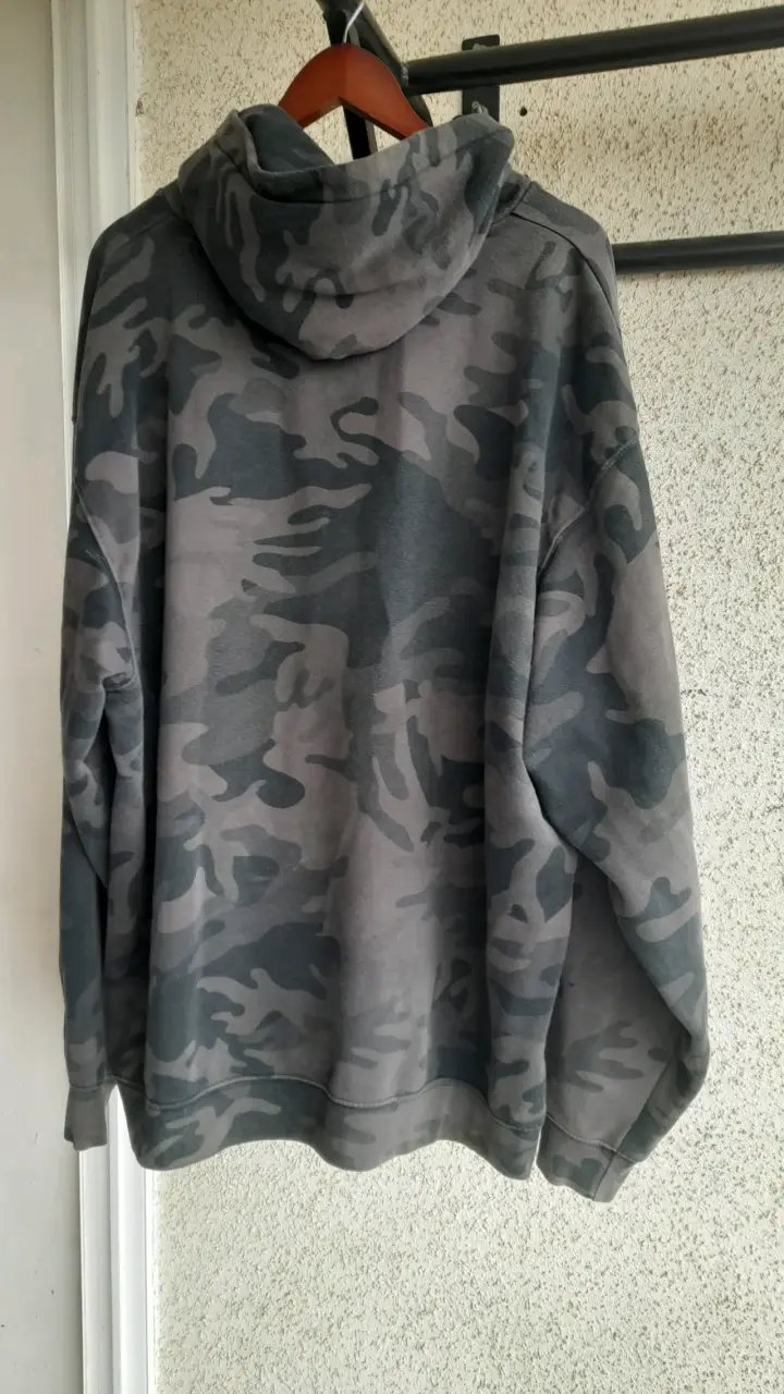 Polerón DC camuflado gris - 5