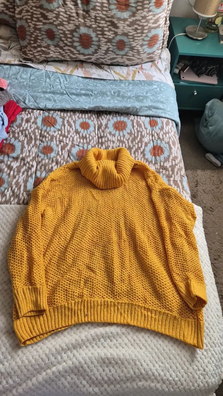 Suéter cuello alto amarillo