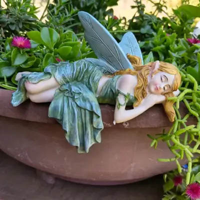 Estatua de hada decorativa - miniatura 1