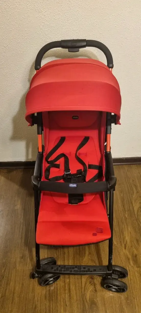 Coche de bebé rojo compacto marca Chicco - 3