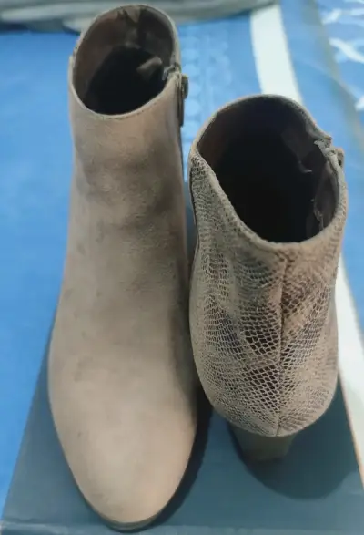 Botines beige de gamuza - miniatura 1