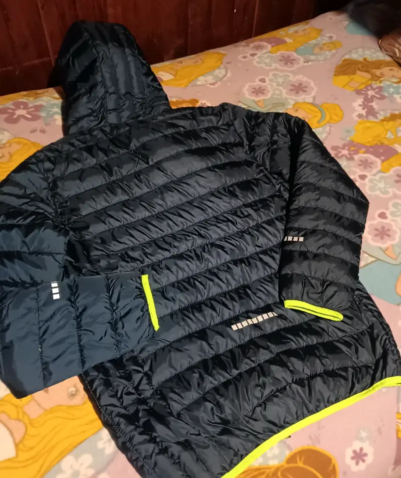 Chaqueta acolchada negra con capucha - 2