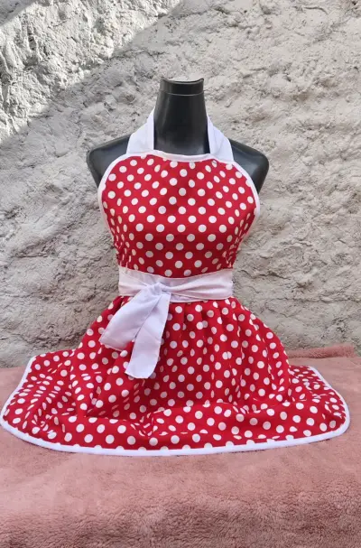Delantal rojo con lunares blancos - miniatura 1