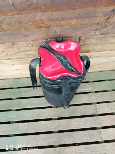 Saco de boxeo con guantes - miniatura 4