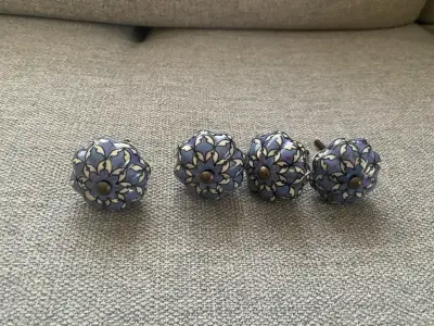 Set de tiradores de mueble doradas - miniatura 5